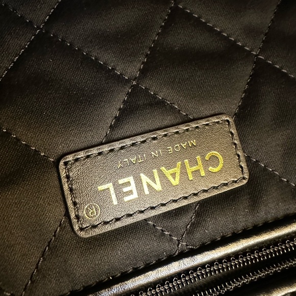 Chanel hobo bag authentic. Pre owned. - Picture 16 of 16